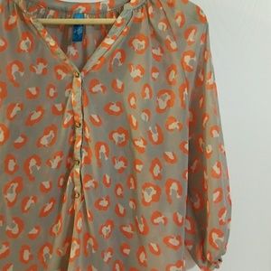 CLOSET BLOWOUT!  💖 Animal print blouse